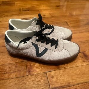 Vans Sport Low Sneakers in Cream and Black